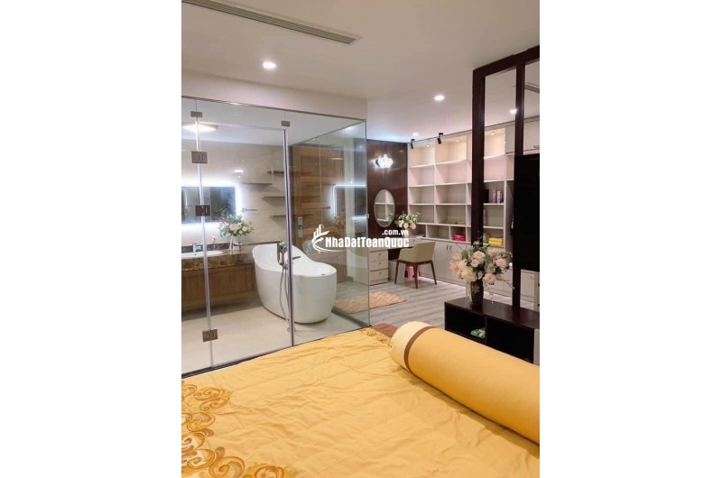 95 Tỷ - Bán  Nhà mặt phố Nguyễn Văn Cừ, Long Biên,195m2, MT 8.2m, vỉa hè rộng, kinh doanh.