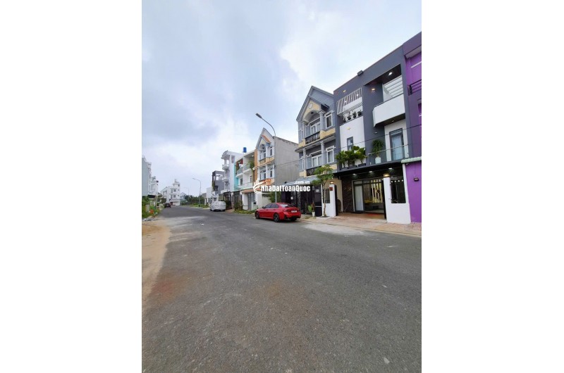 BÁN NHÀ KĐT 5 SAO CÁCH CHỢ BÌNH CHÁNH CHỈ 2KM (5,5 X 15) CHỈ 4.5 TỶ. LH:0908815596