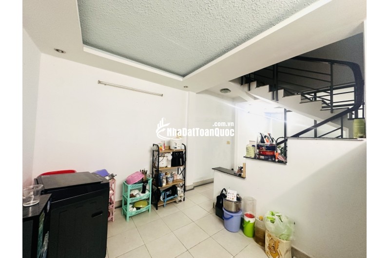 ĐÌNH PHONG PHÚ - HẺM 1 TRỤC CÁCH MẶT TIỀN 5M - NỞ HẬU ĐẸP - 2 TẦNG Ở NGAY - 3.7 TỶ 