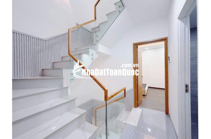 Bán Nhà 65m² Giá Chỉ 12 Tỷ ở Quận 7 - Vị Trí Đẹp, Sổ Hồng Riêng