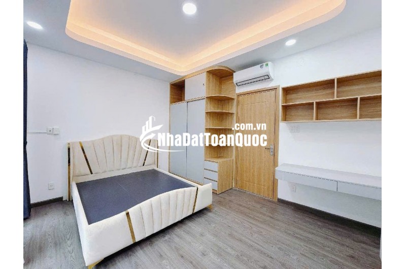 Bán Nhà 65m² Giá Chỉ 12 Tỷ ở Quận 7 - Vị Trí Đẹp, Sổ Hồng Riêng