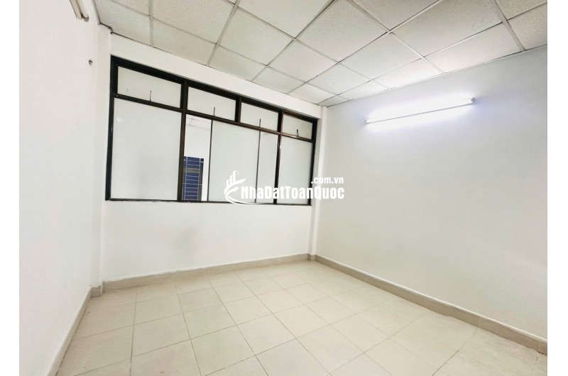 ĐÌNH PHONG PHÚ - HẺM 1 TRỤC CÁCH MẶT TIỀN 5M - NỞ HẬU ĐẸP - 2 TẦNG Ở NGAY - 3.7 TỶ 