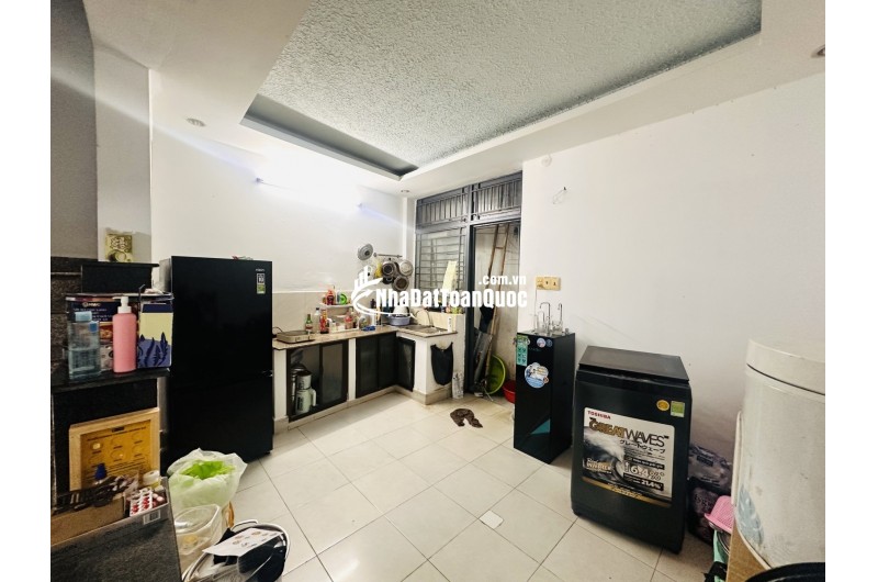 ĐÌNH PHONG PHÚ - HẺM 1 TRỤC CÁCH MẶT TIỀN 5M - NỞ HẬU ĐẸP - 2 TẦNG Ở NGAY - 3.7 TỶ 