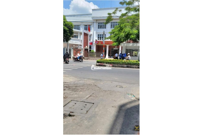 Bán nhà cấp 4 nhỏ xinh nở hậu L ngay trung tâm Đầm Sen Q11