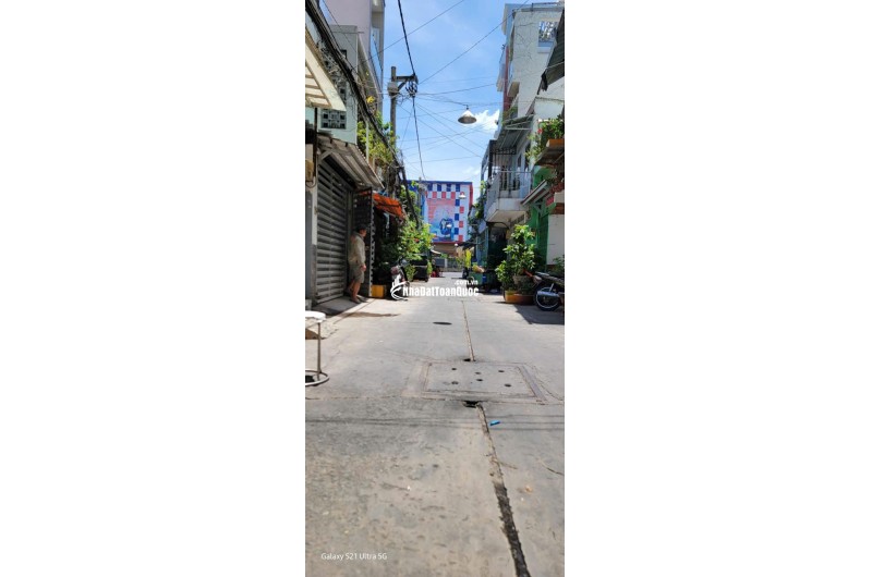Bán nhà cấp 4 suốt có 1 gác gỗ ngay trung tâm Đầm Sen Q11