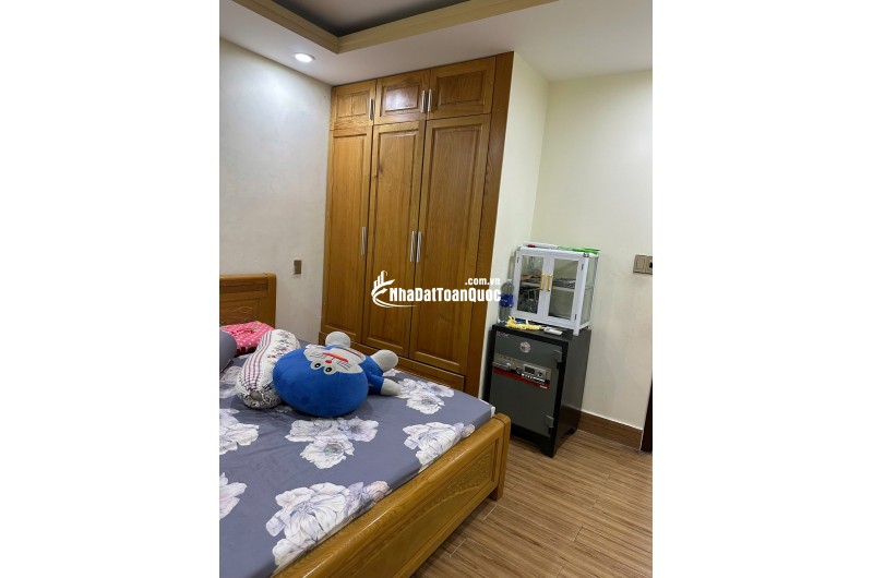 Chính chủ bán gấp nhà 2MT 3 tầng 6pn, đường xe hơi tại Đường số 11, Bình Tân