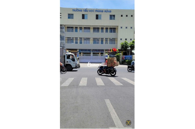 Bán nhà cấp 4 suốt có 1 gác gỗ ngay trung tâm Đầm Sen Q11