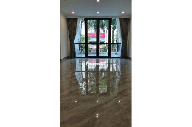 Chính chủ bán nhà mặt phố Nguyễn Cơ Thạch 45mv SĐCC LH:0969148973.