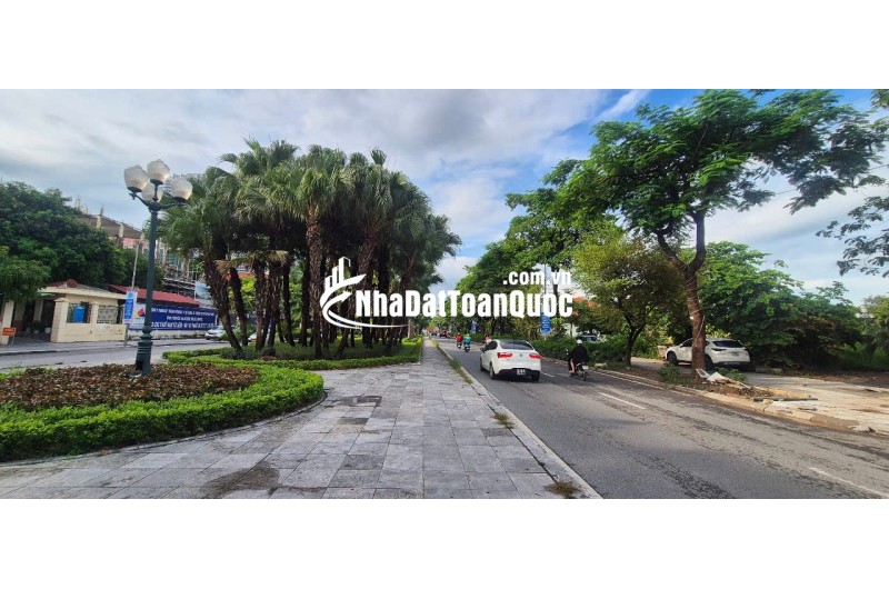 Chính chủ bán nhà mặt phố Nguyễn Cơ Thạch 45mv SĐCC LH:0969148973.
