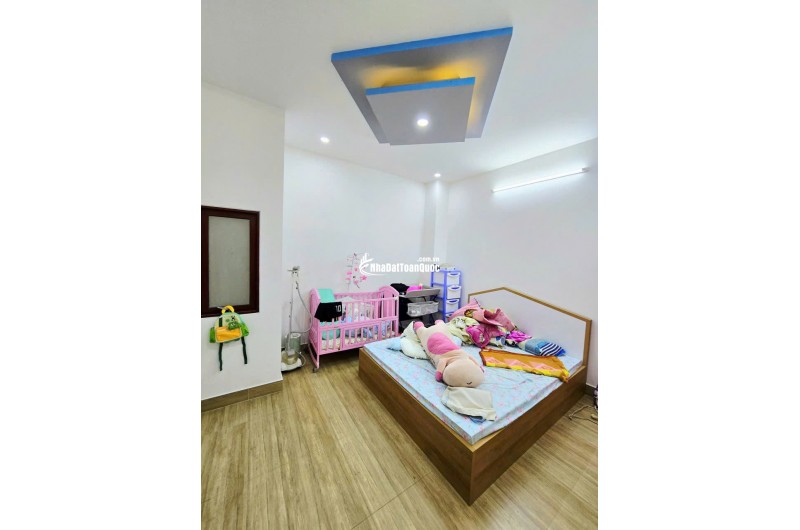 NHÀ PHỐ 53M2, 3 TẦNG, HOÀN CÔNG ĐỦ, ĐƯỜNG Ô TÔ, GẦN CHỢ LONG TRƯỜNG  5 TỶ