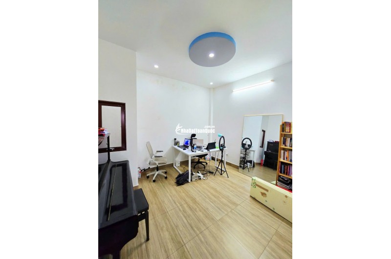 NHÀ PHỐ 53M2, 3 TẦNG, HOÀN CÔNG ĐỦ, ĐƯỜNG Ô TÔ, GẦN CHỢ LONG TRƯỜNG  5 TỶ