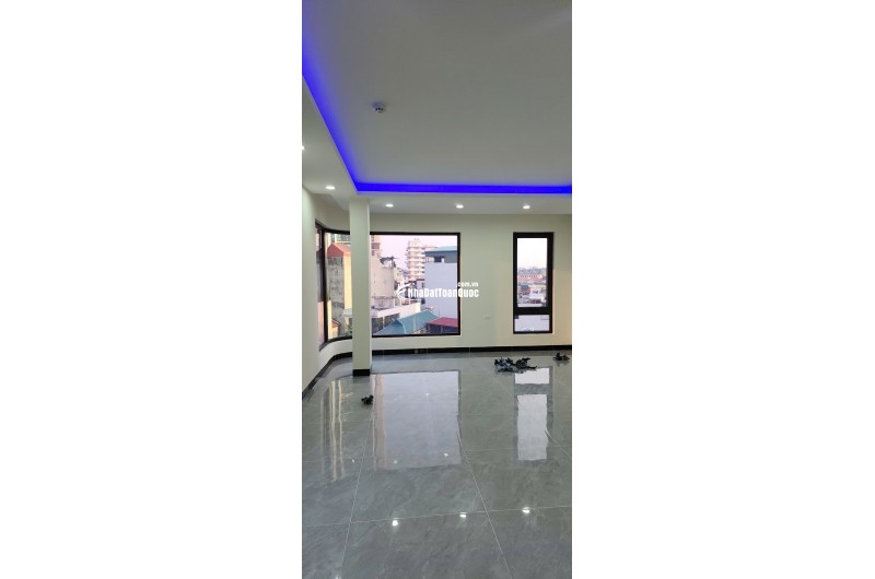 BÁN NHÀ 7 TẦNG, GÓC 3 MẶT ĐƯỜNG, SỐ 4 NGÕ 521 NGUYỄN TRÃI. LH:0393111533 HOẶC 0934306688.