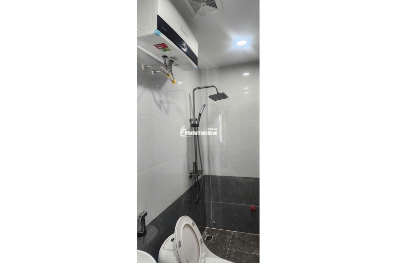 BÁN NHÀ 7 TẦNG, GÓC 3 MẶT ĐƯỜNG, SỐ 4 NGÕ 521 NGUYỄN TRÃI. LH:0393111533 HOẶC 0934306688.