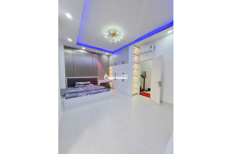 BÁN NHÀ KĐT 5 SAO CÁCH CHỢ BÌNH CHÁNH CHỈ 2KM (5,5 X 15) CHỈ 4.5 TỶ. LH:0908815596