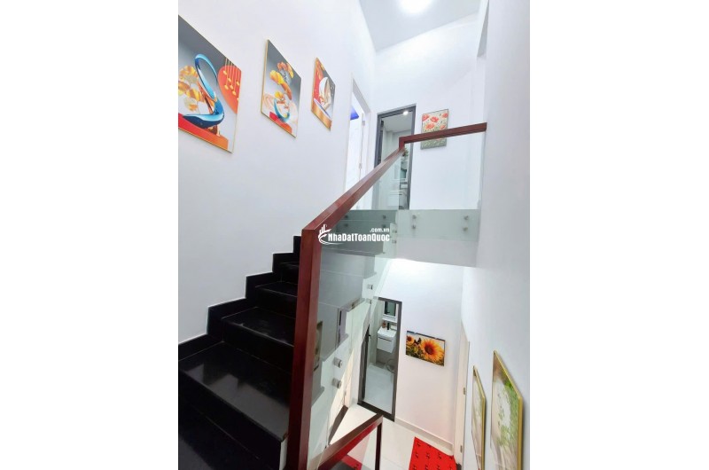 BÁN NHÀ KĐT 5 SAO CÁCH CHỢ BÌNH CHÁNH CHỈ 2KM (5,5 X 15) CHỈ 4.5 TỶ. LH:0908815596