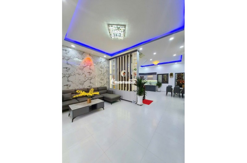 BÁN NHÀ KĐT 5 SAO CÁCH CHỢ BÌNH CHÁNH CHỈ 2KM (5,5 X 15) CHỈ 4.5 TỶ. LH:0908815596
