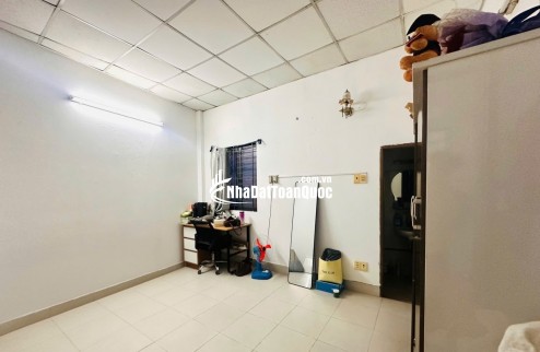 ĐÌNH PHONG PHÚ - HẺM 1 TRỤC CÁCH MẶT TIỀN 5M - NỞ HẬU ĐẸP - 2 TẦNG Ở NGAY - 3.7 TỶ 