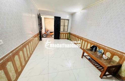 Bán nhà chính chủ 2,5 tầng ngõ 230/79 Định Công Thượng. LH:0968723972.