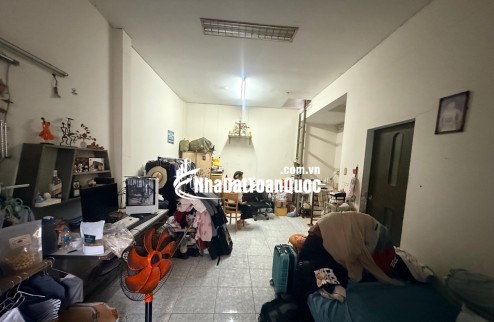 NHÀ 2 TẦNG HẺM 3 GÁC SẠCH ĐẸP - 50M RA MẶT TIỀN - GẦN CV LÀNG HOA - CHỢ HẠNH THÔNG TÂY - GIÁ CHÀO CŨ 6.5 TỶ NAY GIẢM 600tr CHÀO BÁN NHANH GIÁ 5.9TỶ