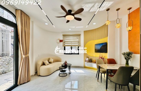 SIÊU PHẨM MỚI ĐẸP 2 MẶT TIỀN HẺM XE HƠI 7 CHỖ TỚI NHÀ -  2 TẦNG - DTSD 50M2. NHỈNH 5TY