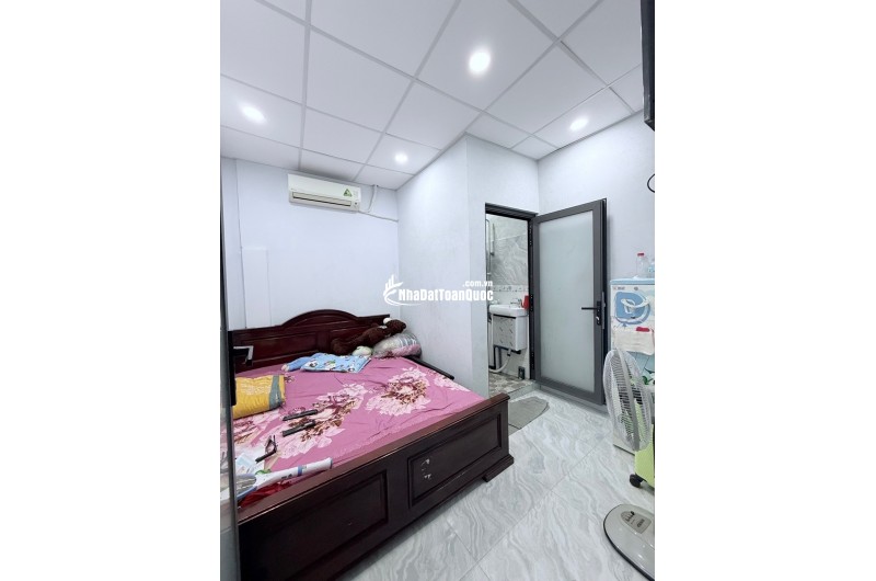 Nhà Đẹp 2 Tầng +Sân thuợng - 2 Mặt tiền hẻm – Dt 5.5x10m – 3 Phòng Ngủ Rộng Rãi – Dọn Vào Ở Ngay