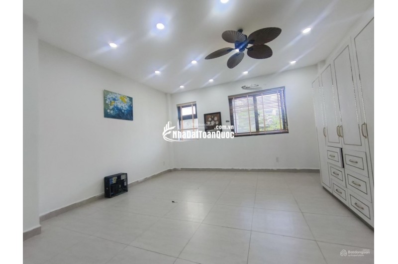 Bán nhà riêng 100m2 tại Bình Hưng, Hồ Chí Minh, đẹp, nhiều tiện ích chỉ 10,5 tỷ