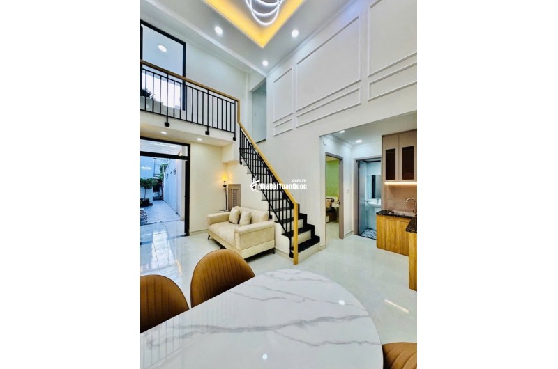 BÁN NHÀ HẺM BA GÁC ĐƯỜNG XVNT, Q.BÌNH THẠNH 123,5 M2 SHR CHỈ 5TỶ38. LH:0792022984.