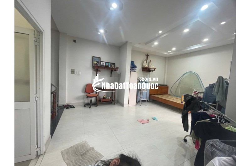 7 tỷ 2 - 100m ngang hơn 8m nhà 3 tầng kiên cố sát Vạn Phúc City - HẺM XE HƠI TỚI CỬA