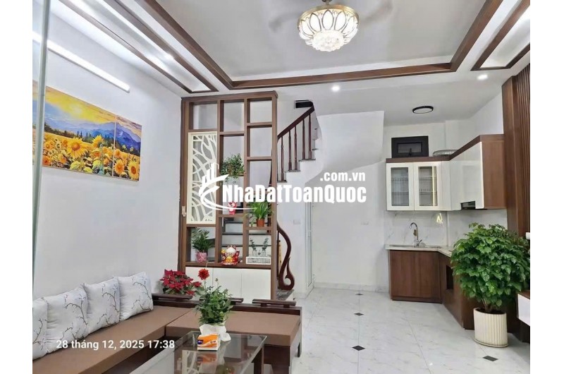 CHO THUÊ NHÀ 318 NGỌC TRÌ – 5 TẦNG , FULL NỘI THẤT, CHỈ 8 TRIỆU/THÁNG