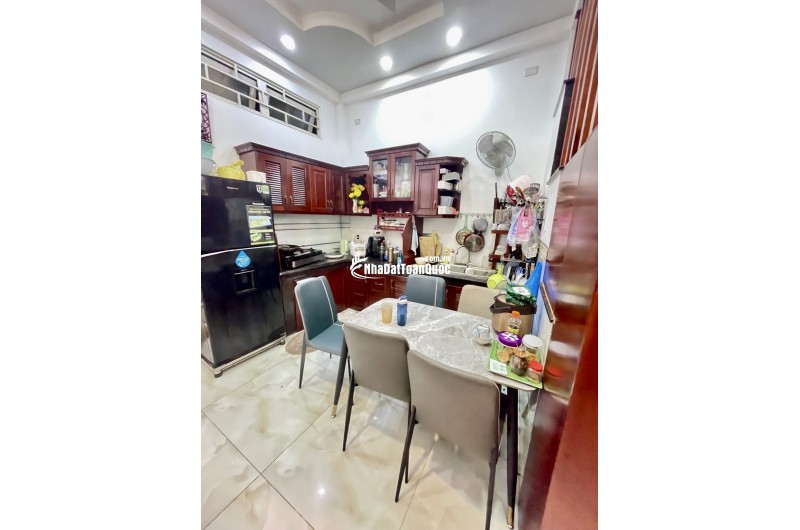 BÁN NHÀ HẺM XE HƠI KIA-TÁM DANH-P.5, Q.8 - 3 TẦNG - 4PN - NHỈNH 6 TỶ - LH 0784968131