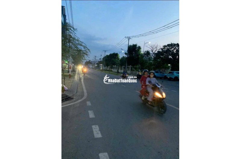 Bán đất thổ cư 147.1m2 hẻm xe hơi ngay thị trấn Hóc Môn