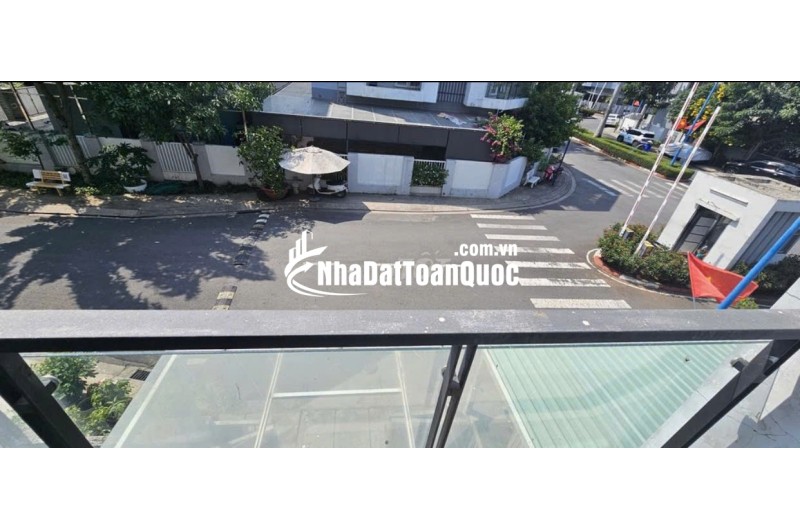 Bán nhà thô Khang Điền Mega Village 75m2, 3 tầng, sổ hồng