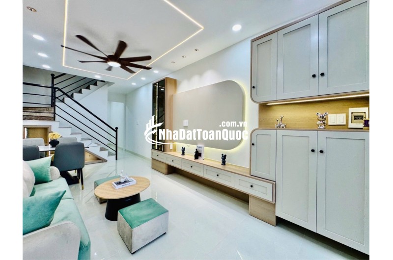 NHÀ ĐẸP NGAY CHỢ BÀ CHIỂU – CHỈ 10M RA HẺM XE TẢI – FULL NỘI THẤT