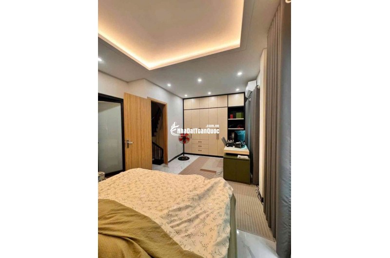  5 Tầng Mới Kính Kooong – 3,95 TỶ- Gần Chung Cư Lộc Ninh 