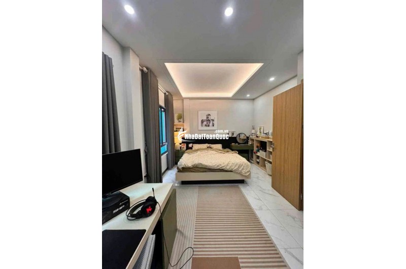  5 Tầng Mới Kính Kooong – 3,95 TỶ- Gần Chung Cư Lộc Ninh 