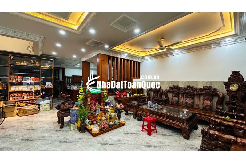 Bán nhà 4 tầng diện tích lớn 240m2 tại đường Trung Mỹ Tây 17 Quận 12 giá 13.8 tỷ sổ hồng riêng