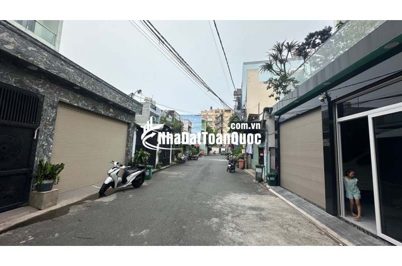 Bán nhà 4 tầng diện tích lớn 240m2 tại đường Trung Mỹ Tây 17 Quận 12 giá 13.8 tỷ sổ hồng riêng