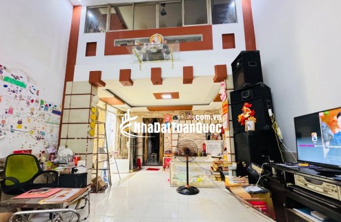 NHÀ ĐẸP THOẠI NGỌC HẦU – 67M² – 2 TẦNG – CHỈ 2 CĂN RA HẺM XE HƠI - GIÁ CHÀO 4.9 TỶ
