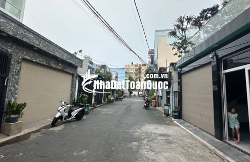 Bán nhà 4 tầng diện tích lớn 240m2 tại đường Trung Mỹ Tây 17 Quận 12 giá 13.8 tỷ sổ hồng riêng