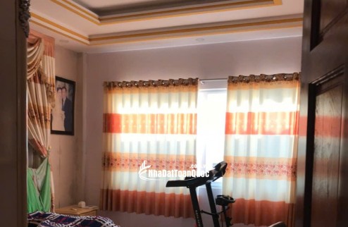 NHÀ VỊ TRÍ ĐẸP NGAY TRUNG TÂM THỊ TRẤN NHÀ BÈ, (95.7M2) CHỈ 7.45 TỶ. LH;0903442958.