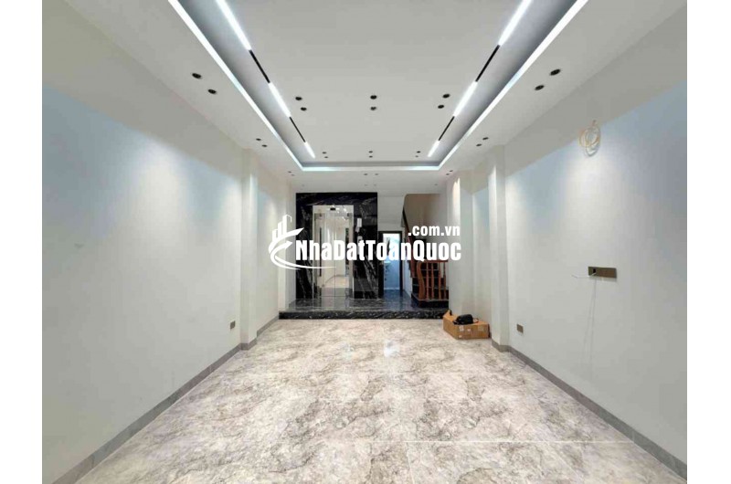 Bán nhà Long Biên 9 tỷ 40m Gara,Thang máy,nhà mới