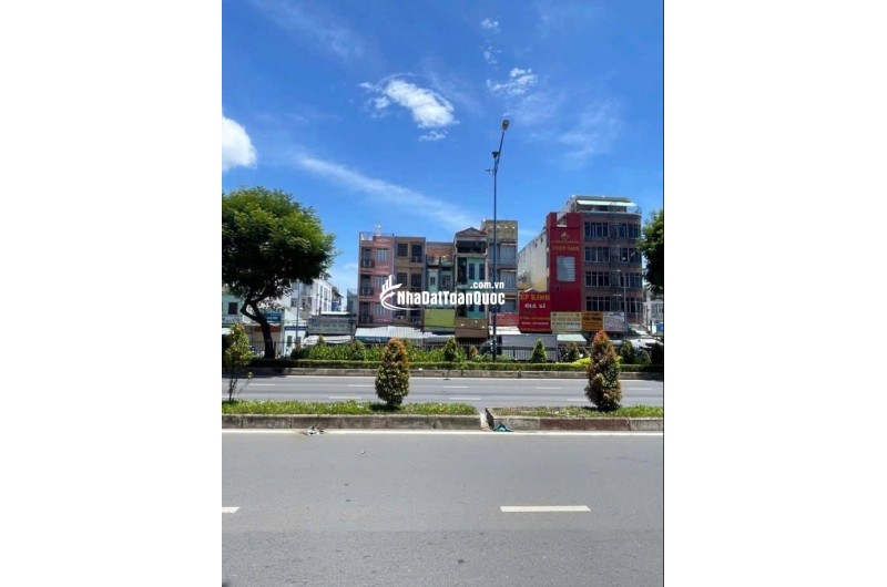Bán nhà mặt tiền Trường Chinh ngay cầu Tham Lương Q12