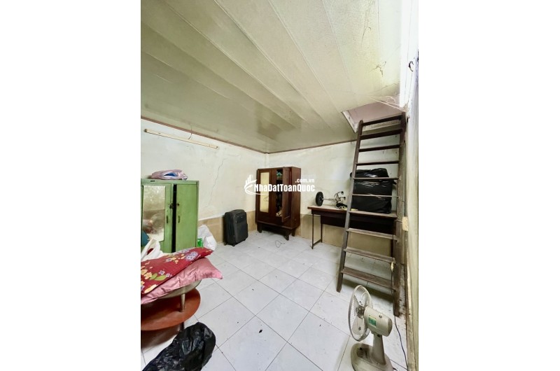 BÁN NHÀ QUẬN 4 - HẺM 576 ĐOÀN VĂN BƠ - NHÀ CẤP 4 CÓ GÁC XÂY DỰNG LÂU NĂM - DIỆN TÍCH 108M2 ĐẤT KDC HIỆN HỮU THÍCH HỢP XÂY DỰNG CĂN HỘ DỊCH VỤ CHO