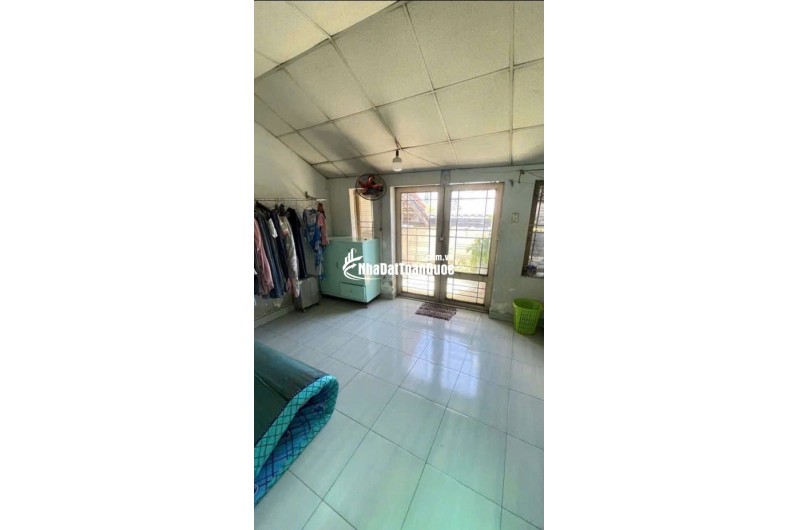 Bán nhà mặt tiền Trường Chinh ngay cầu Tham Lương Q12