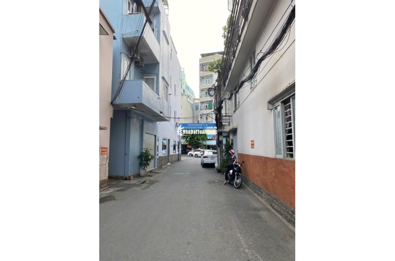 Bán nhà 2 mặt tiền 1 trệt 4 lầu 1 sân thượng Bạch Đằng TB
