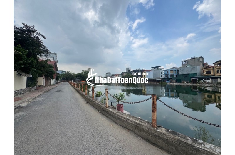 Bán Nhà Bát Khối 11 tỷ 86m ô tô đỗ cửa,vỉa hè view hồ