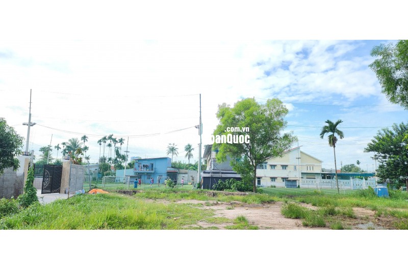 Bán đất tặng nhà đang cho thu nhập ổn định. diện tích lớn.