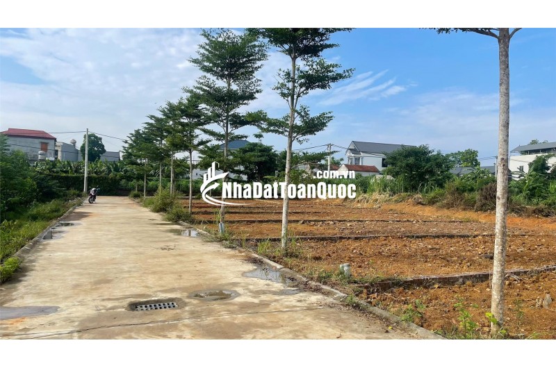 Bán đất làn 2 Phú Cát (Hòa Thạch) 100m2 full thổ, gần đường DH09 giá 2,3 tỷ.