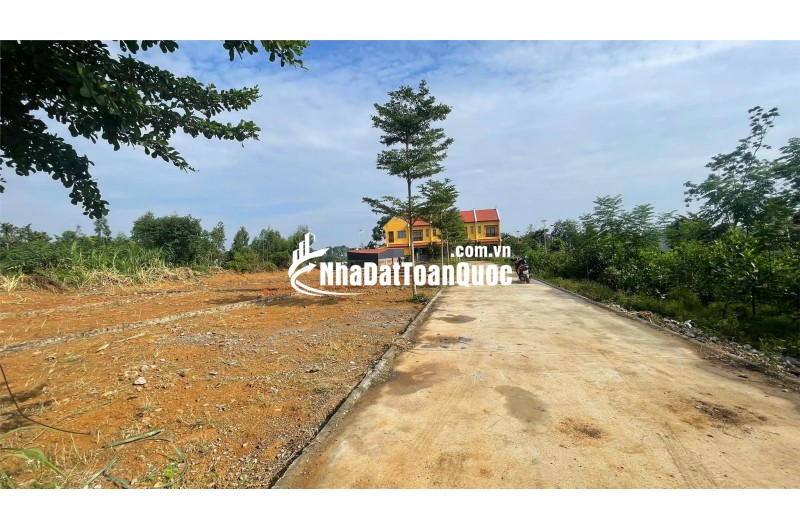 Bán đất làn 2 Phú Cát (Hòa Thạch) 100m2 full thổ, gần đường DH09 giá 2,3 tỷ.