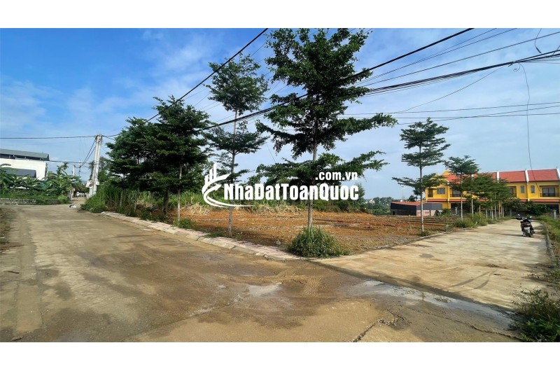 Bán đất làn 2 Phú Cát (Hòa Thạch) 100m2 full thổ, gần đường DH09 giá 2,3 tỷ.